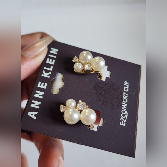 NWT Anne Klein Pearl & Imitation Diamonds Clip-On Earrings Set In Gold - Picture 4 of 12
